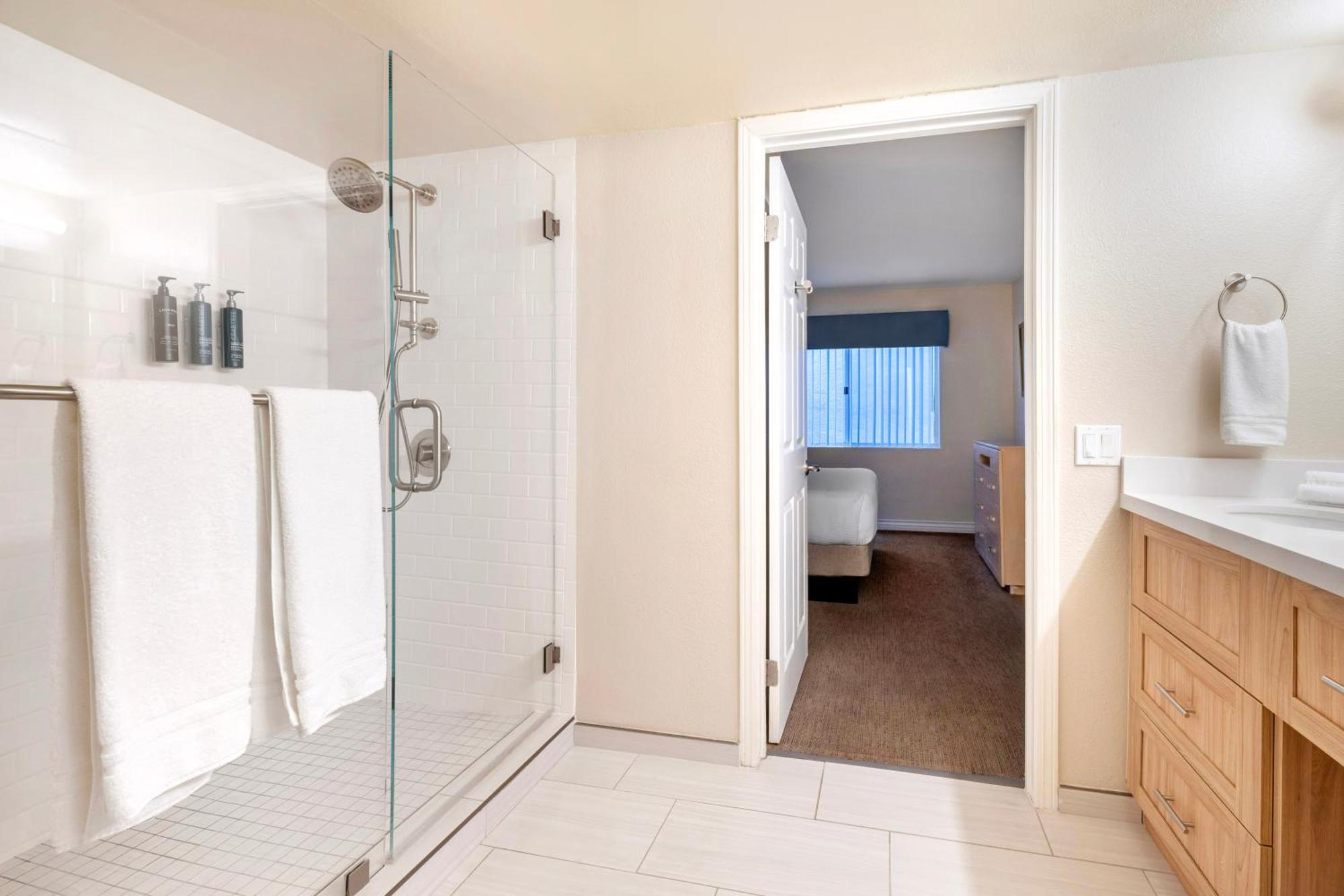 Hilton Vacation Club Riviera & Shores 2*