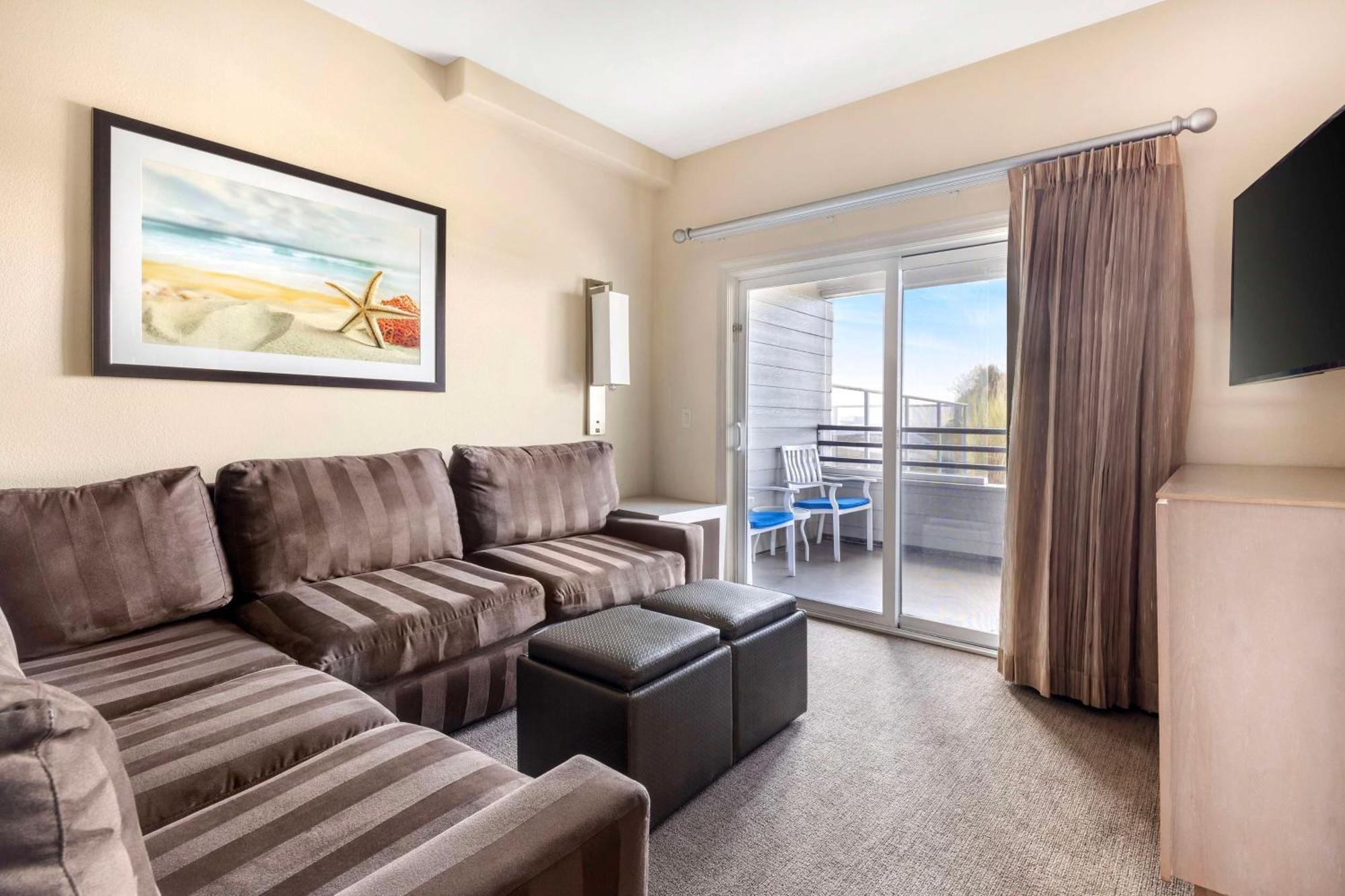 Hilton Vacation Club Riviera & Shores Resort 2*