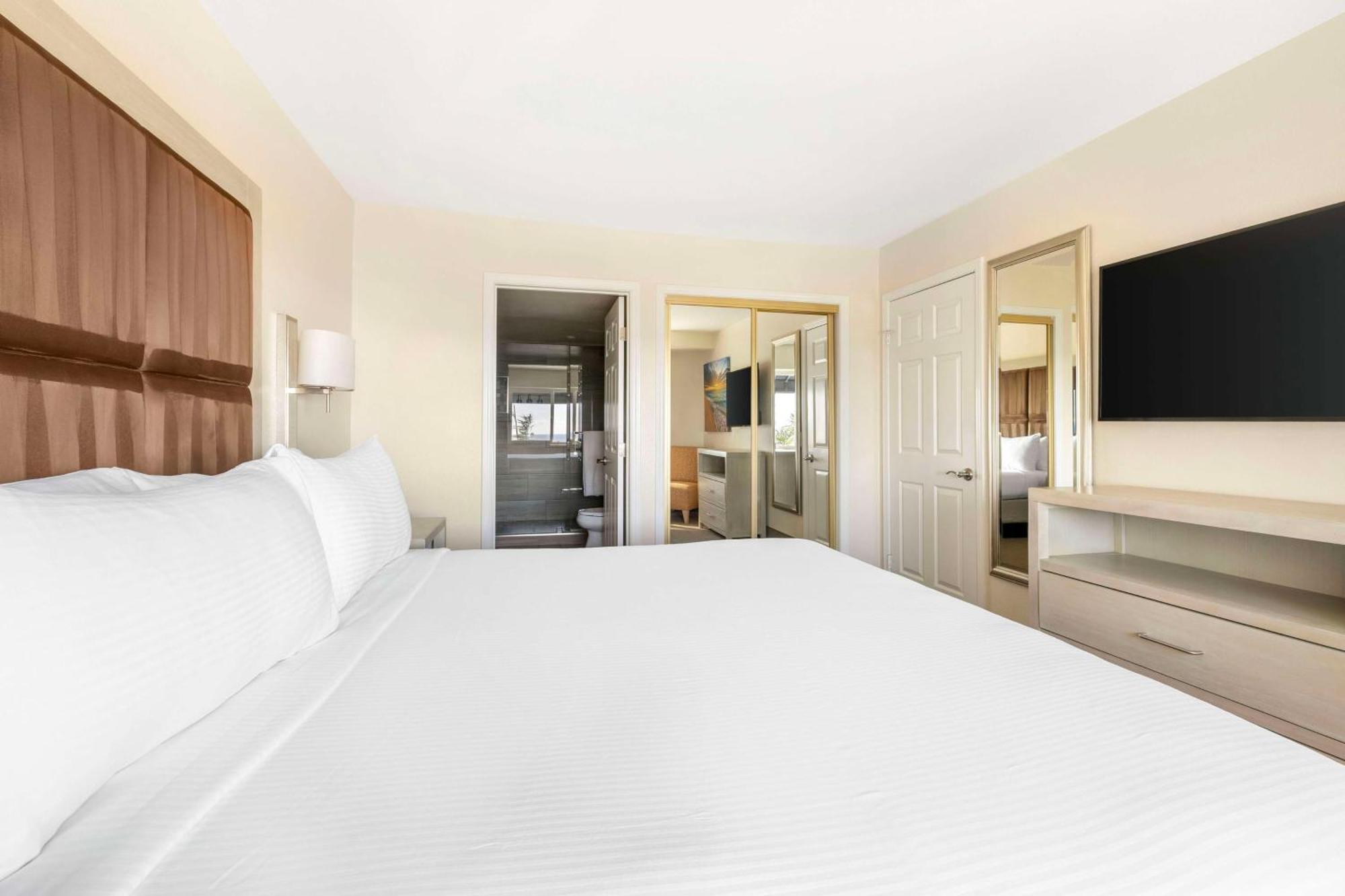 Hilton Vacation Club Riviera & Shores 2*