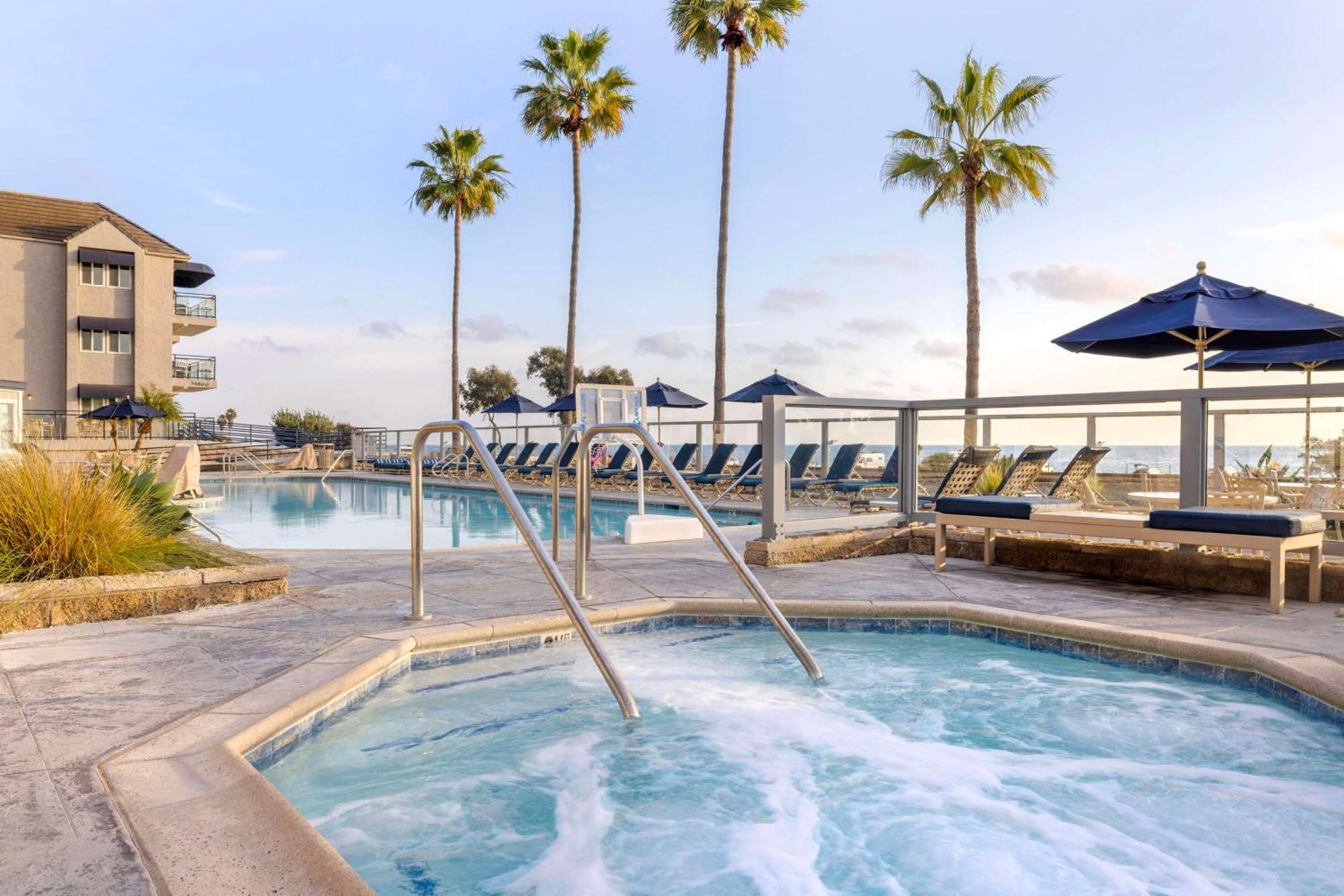 Hilton Vacation Club Riviera & Shores Resort 2*