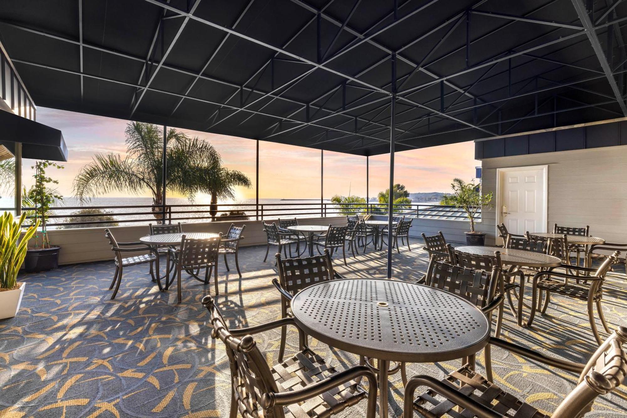 Hilton Vacation Club Riviera & Shores 2*